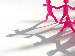 A chain made of magenta-coloured figures